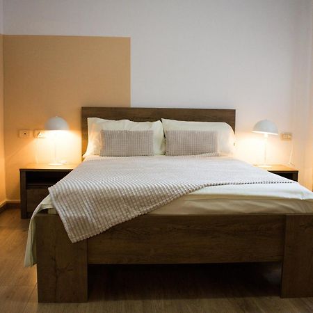 Angie'S Perfect Location Flat - Walk To Sights Tirana Bagian luar foto